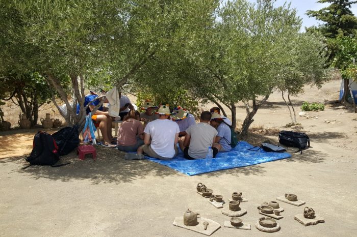 Taller de cerámica con mujeres Bereberes